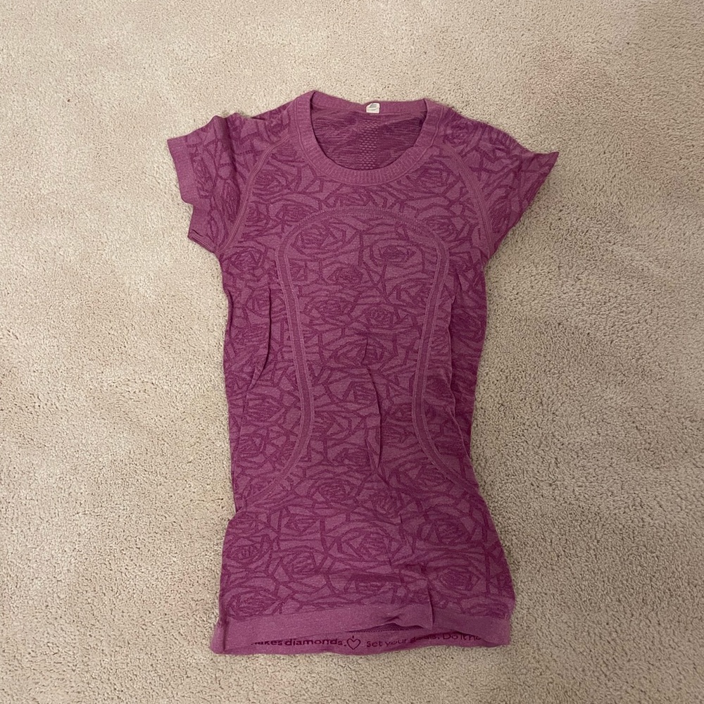 Lululemon tee shirt